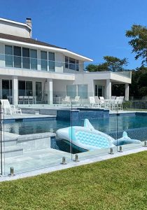 1_residential glass pool fence-min